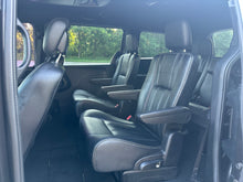 Load image into Gallery viewer, 2016 Dodge Grand Caravan SXT
