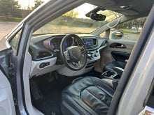 Load image into Gallery viewer, 2017 Chrysler Pacifica Touring L
