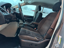 Load image into Gallery viewer, 2019 Dodge Grand Caravan SE

