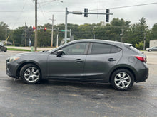 Load image into Gallery viewer, 2016 Mazda Mazda 3i Sport

