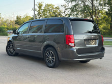 Load image into Gallery viewer, 2016 Dodge Grand Caravan SXT
