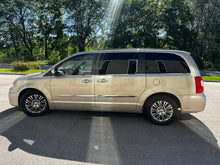 Load image into Gallery viewer, 2013 Chrysler Town and Country Touring L
