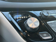 Load image into Gallery viewer, 2017 Chrysler Pacifica Touring L
