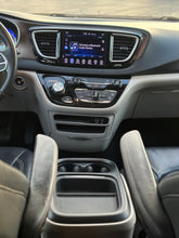 Load image into Gallery viewer, 2017 Chrysler Pacifica Touring L
