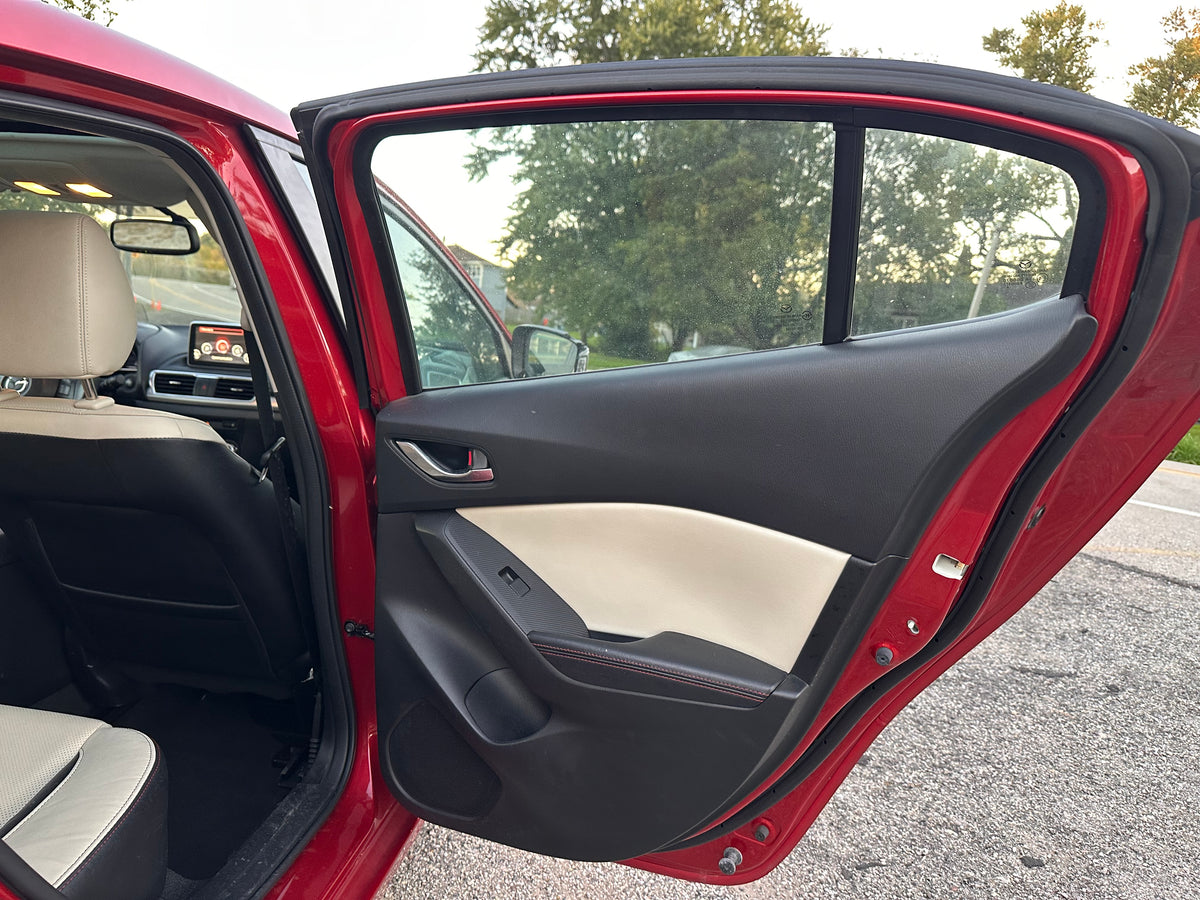 2015 Mazda Mazda 3S Grand Touring Hatchback