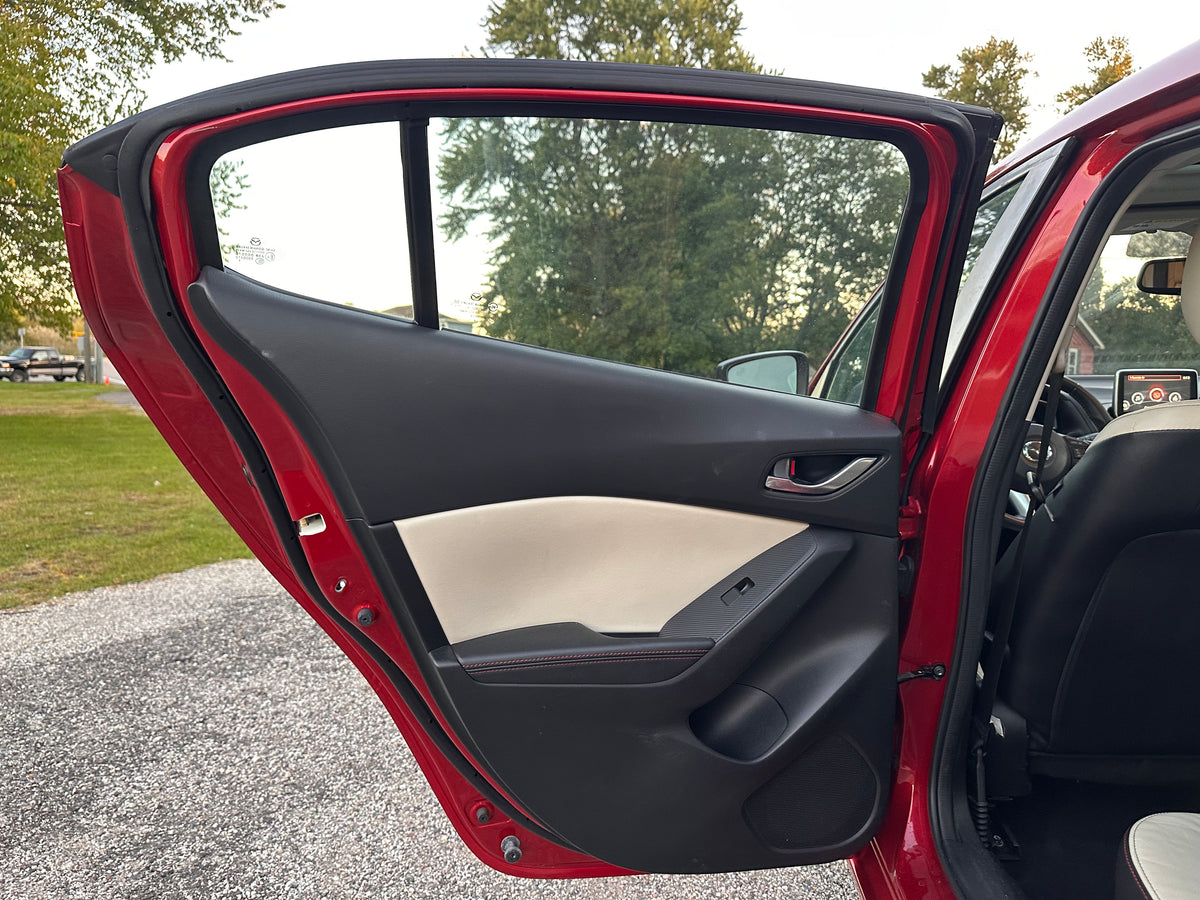 2015 Mazda Mazda 3S Grand Touring Hatchback