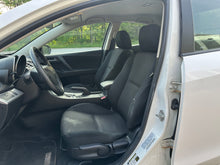 Load image into Gallery viewer, 2013 Mazda Mazda 3i Skyactive
