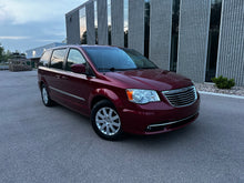 Load image into Gallery viewer, 2016 Chrysler Town and Country Touring
