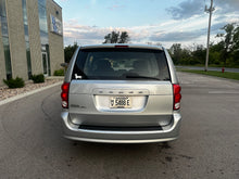 Load image into Gallery viewer, 2012 Dodge Grand Caravan SE
