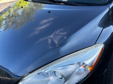 Load image into Gallery viewer, 2012 Mazda Mazda5
