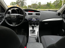 Load image into Gallery viewer, 2011 Mazda Mazda 3i touring
