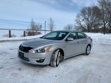 Load image into Gallery viewer, 2013 Nissan Altima 3.5 SV
