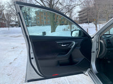 Load image into Gallery viewer, 2013 Nissan Altima 3.5 SV
