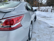 Load image into Gallery viewer, 2013 Nissan Altima 3.5 SV
