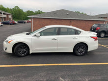 Load image into Gallery viewer, 2015 Nissan Altima
