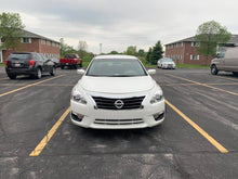 Load image into Gallery viewer, 2015 Nissan Altima
