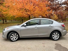 Load image into Gallery viewer, 2013 Mazda Mazda3i
