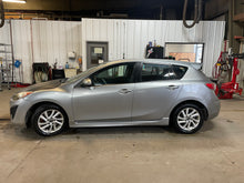 Load image into Gallery viewer, 2011 Mazda Mazda3 S Hatchback
