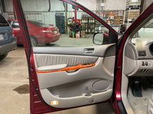 Load image into Gallery viewer, 2009 Toyota Sienna XLE
