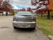 Load image into Gallery viewer, 2013 Mazda Mazda3i
