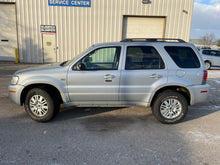 Load image into Gallery viewer, 2006 Mercury Mariner
