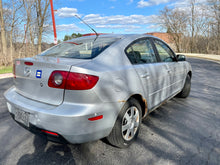 Load image into Gallery viewer, 2006 Mazda Mazda3i
