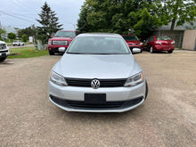 Load image into Gallery viewer, 2012 Volkswagen Jetta SE
