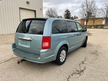 Load image into Gallery viewer, 2008 Chrysler Town &amp; Country
