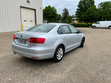 Load image into Gallery viewer, 2012 Volkswagen Jetta SE
