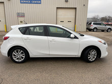 Load image into Gallery viewer, 2012 Mazda Mazda 3i Sky-Active
