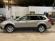 Load image into Gallery viewer, 2014 Subaru Outback 2.5l Premium
