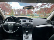 Load image into Gallery viewer, 2013 Mazda Mazda3i

