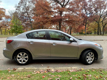 Load image into Gallery viewer, 2013 Mazda Mazda3i
