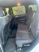 Load image into Gallery viewer, 2015 Jeep Grand Cherokee Laredo
